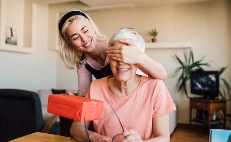 Dicas para comprar um presente para sua mãe sem fazer dívidas