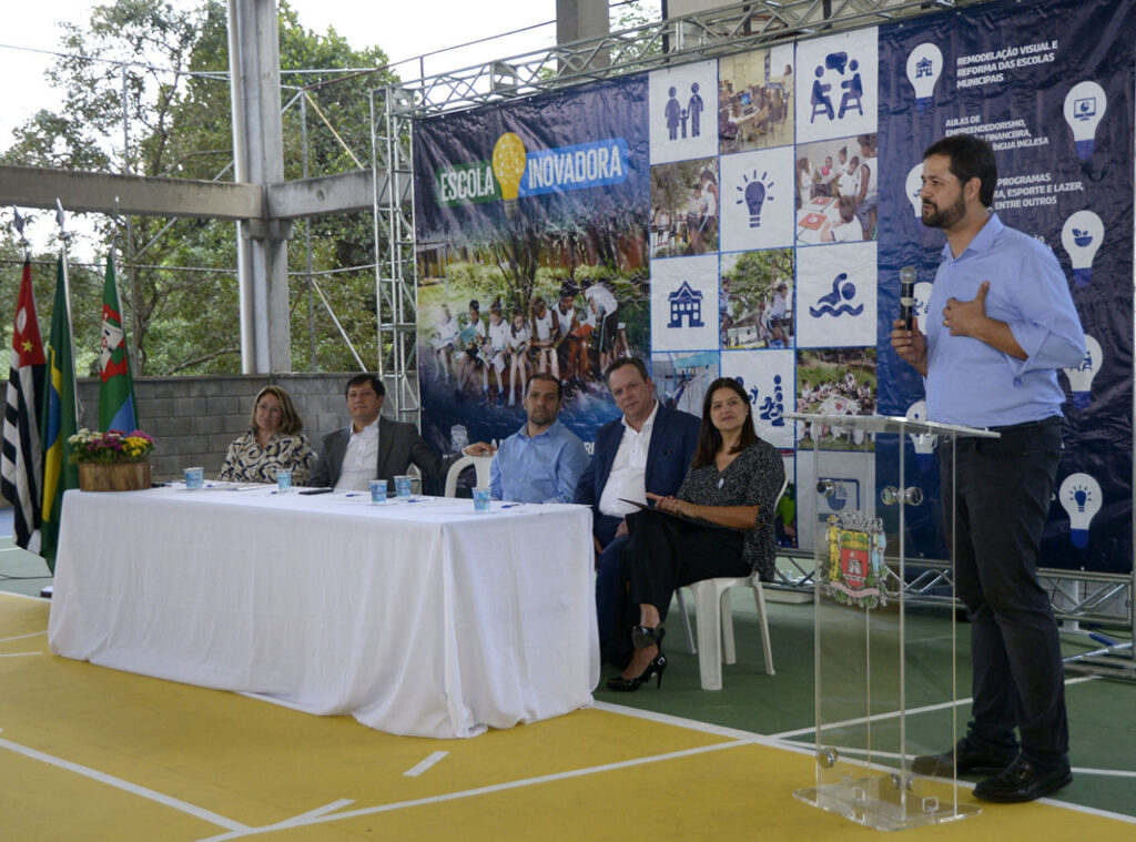 Representantes de escolas de São José dos Campos assistem palestra sobre Educação Financeira