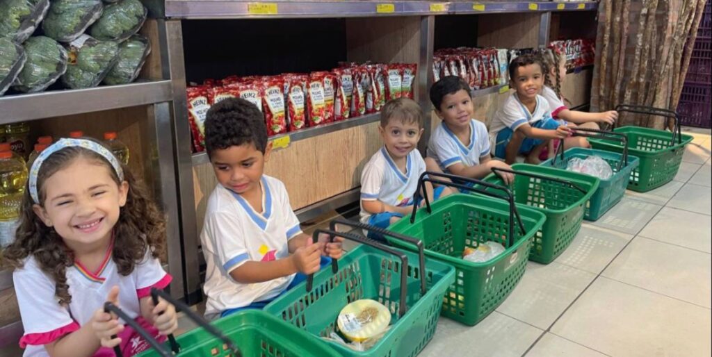 Evento na escola Meu Caminhar de Recife (PE) destaca educação financeira e ambiental para primeira infância